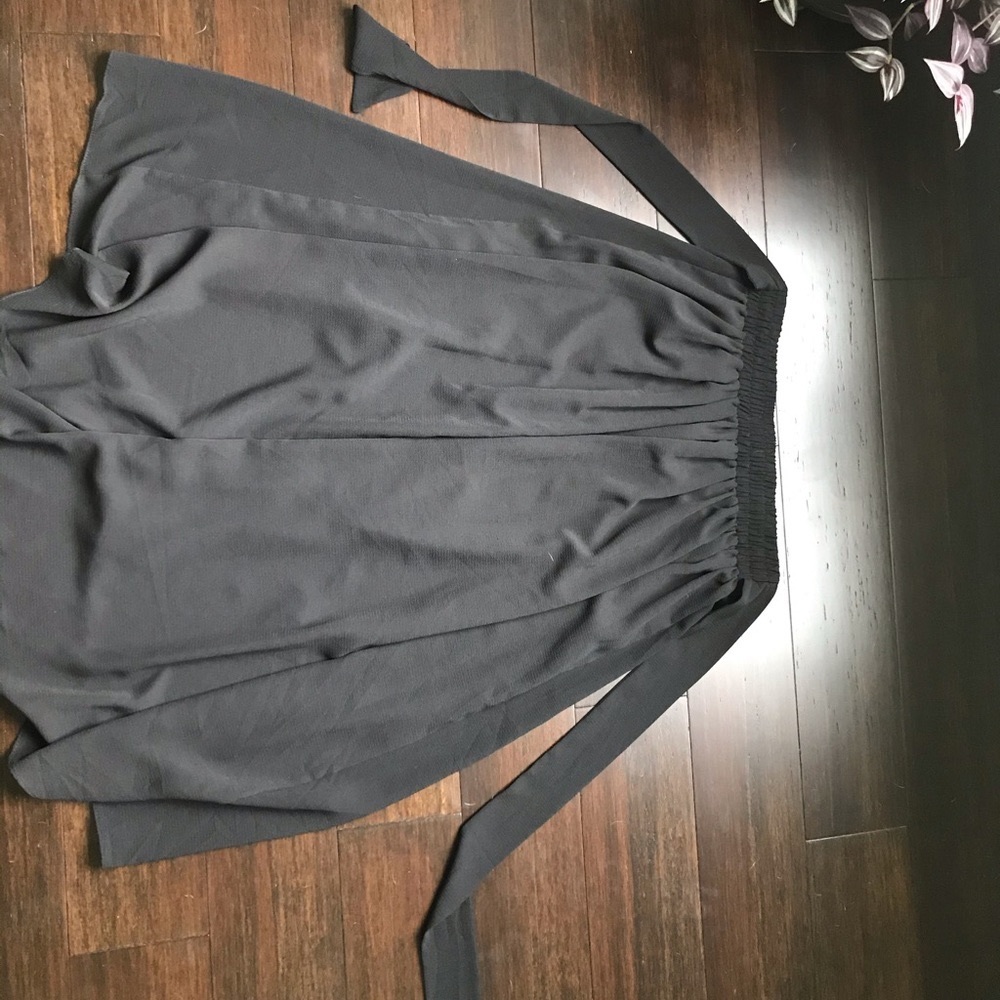 Black front tie flowy Max Studio skirt - Picture 2 of 7